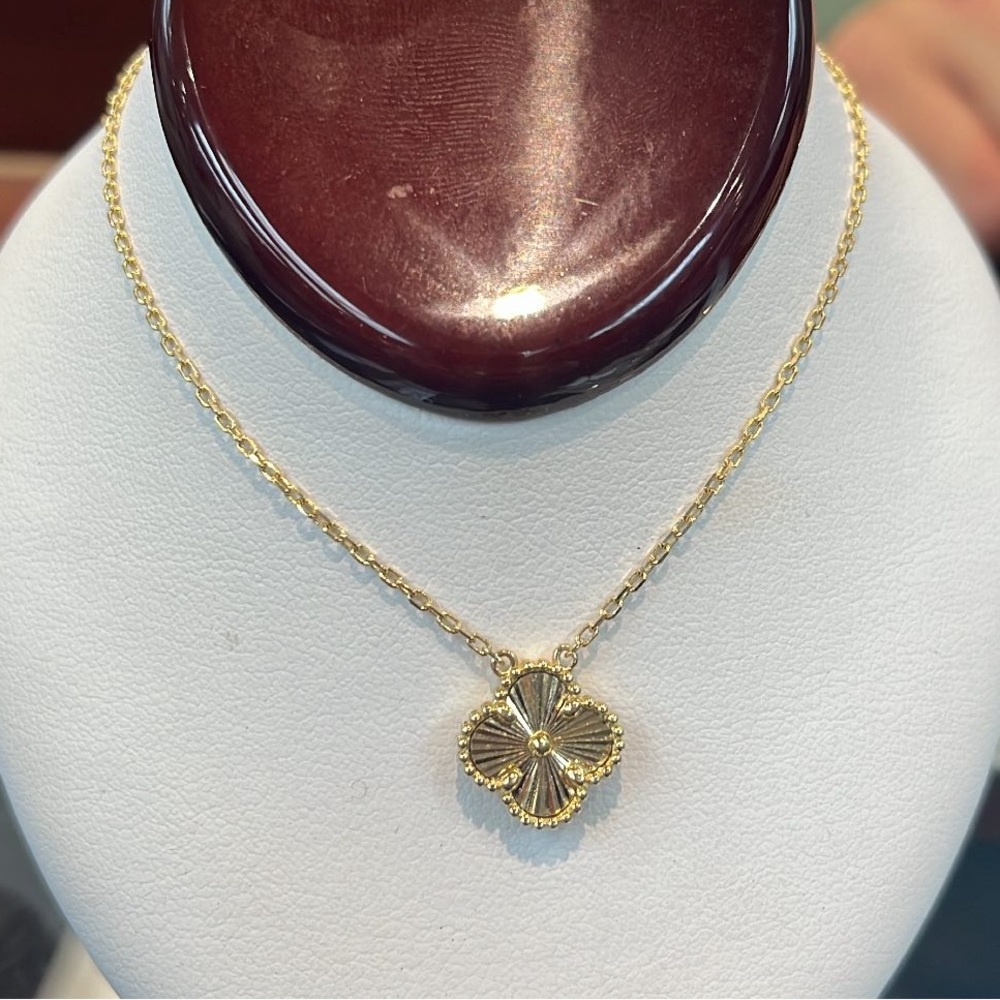 Beautiful 18k necklace